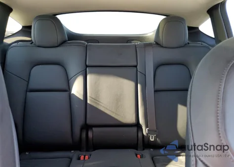 2022 Tesla Model Y z USA, uszkodzony, nr VIN 7SAYGDEE7NF557963